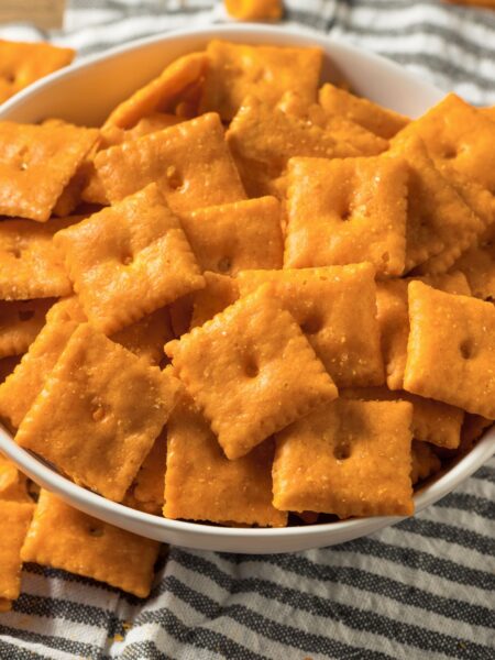 Easy-Cheddar-Cheese-Crackers