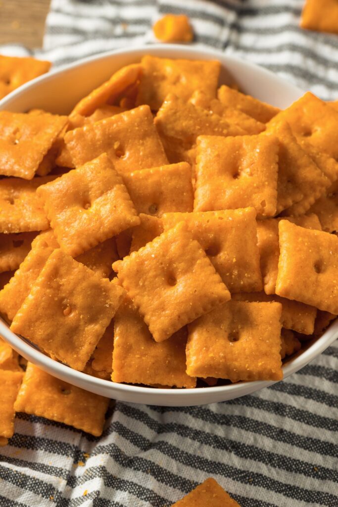 Easy-Cheddar-Cheese-Crackers