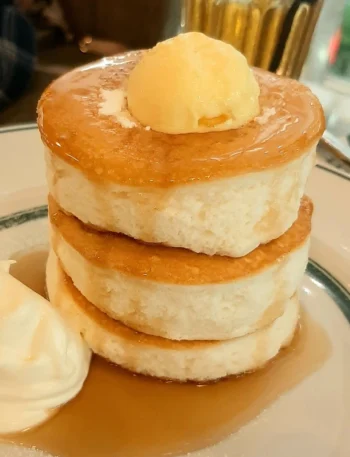 Fluffy-Japanese-Soufflé-Pancakes