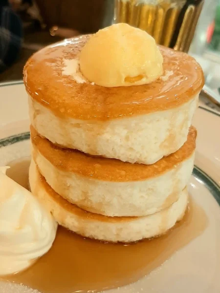 Fluffy-Japanese-Soufflé-Pancakes